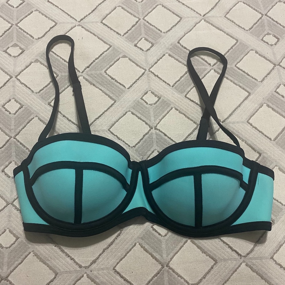 TRIANGL bikini top